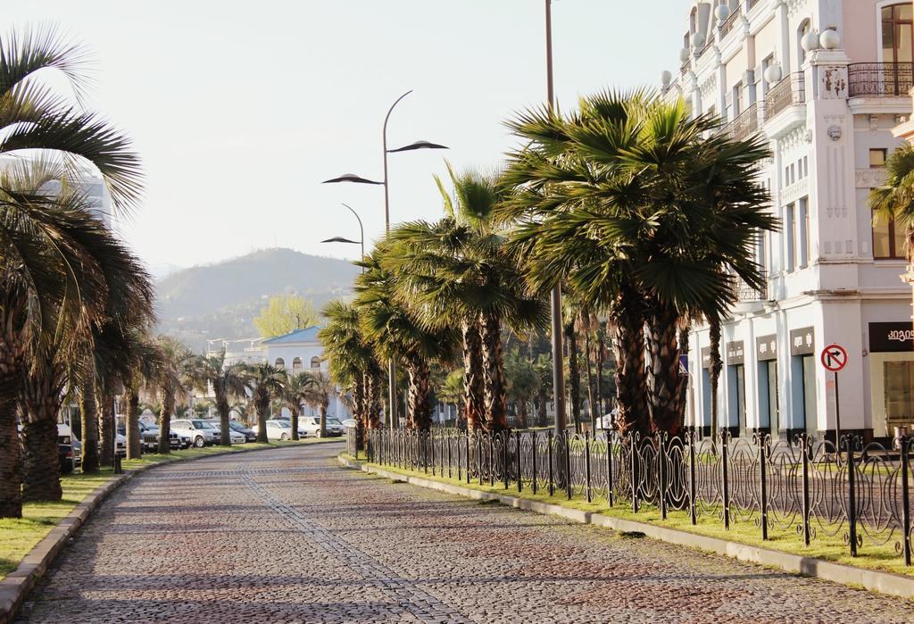 Batumi Summer Hotel Екстериор снимка